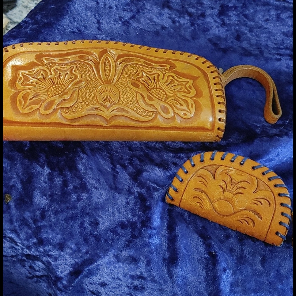 Small leather clutch with coinpurse